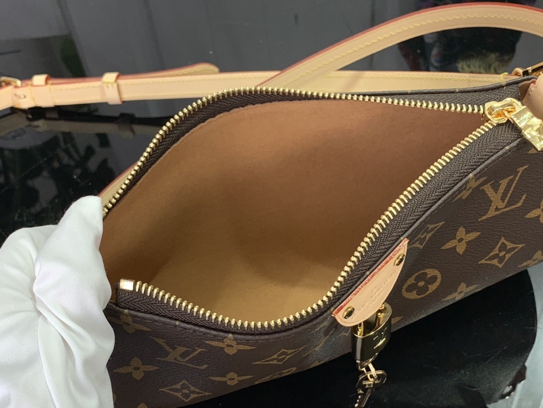 LV POCHETTE TIRETTE M47123