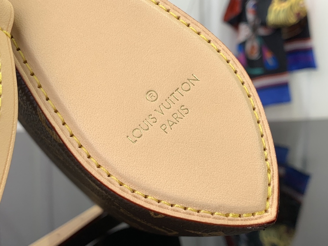 LV POCHETTE TIRETTE M47123