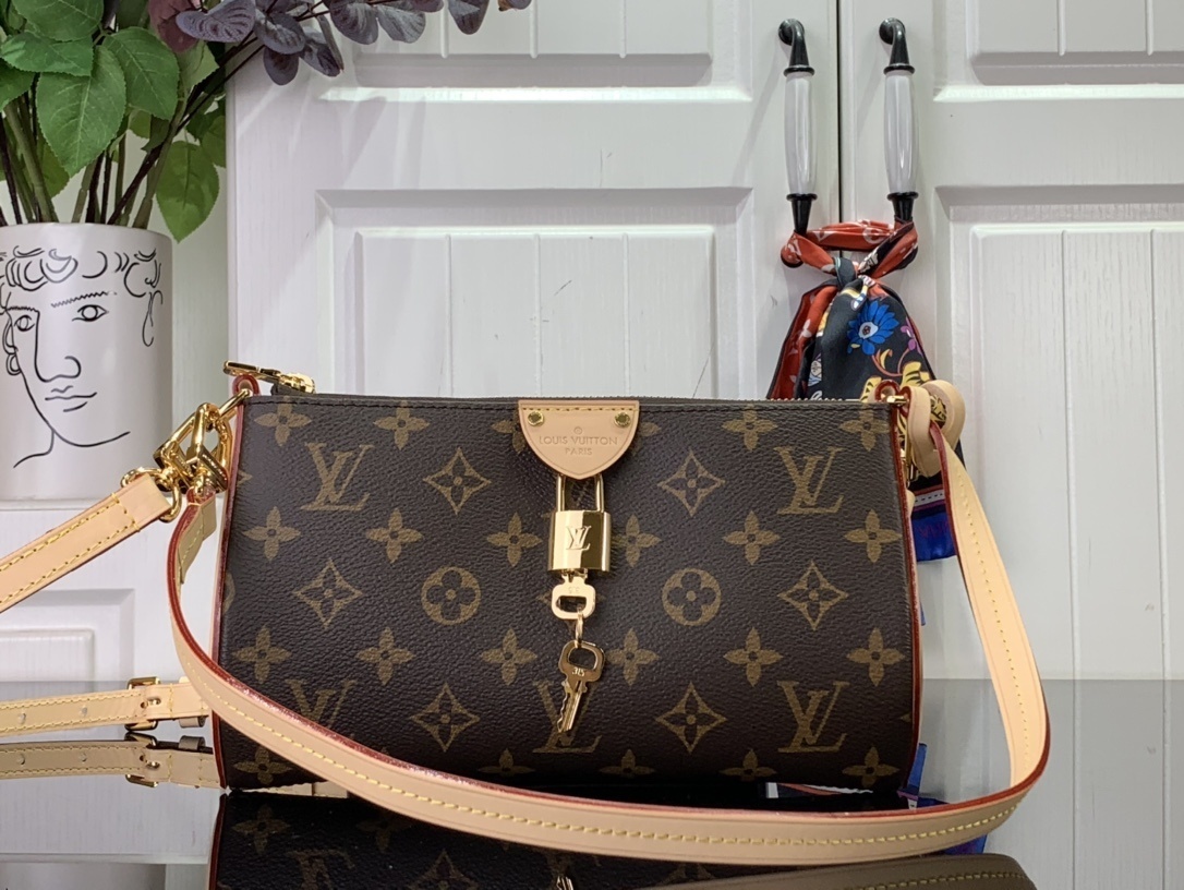 LV POCHETTE TIRETTE M47123