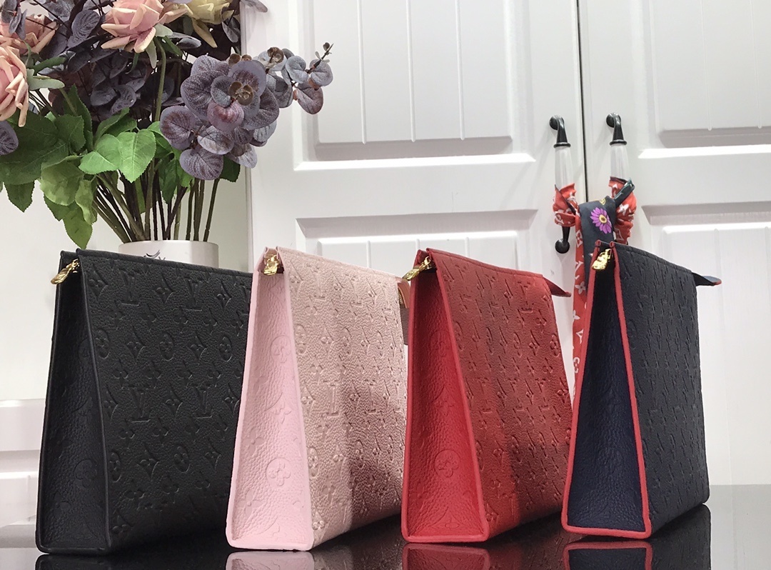 LV POCHETTE TOILETTE 26 M41058