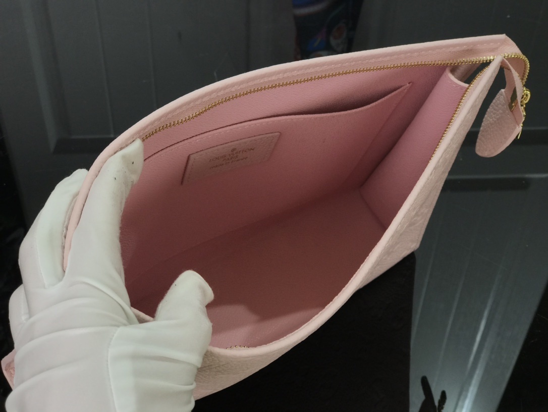 LV POCHETTE TOILETTE 26 M41058