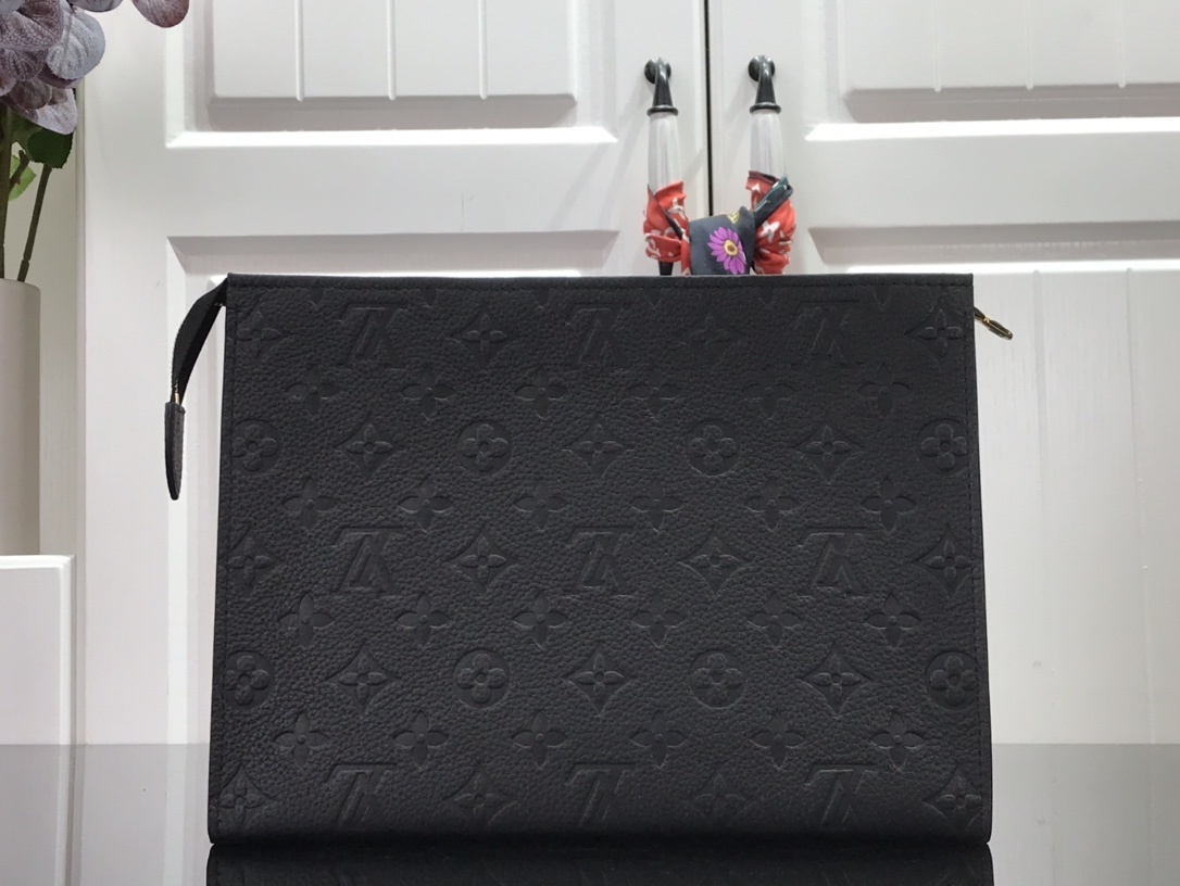 LV POCHETTE TOILETTE 26 M41058