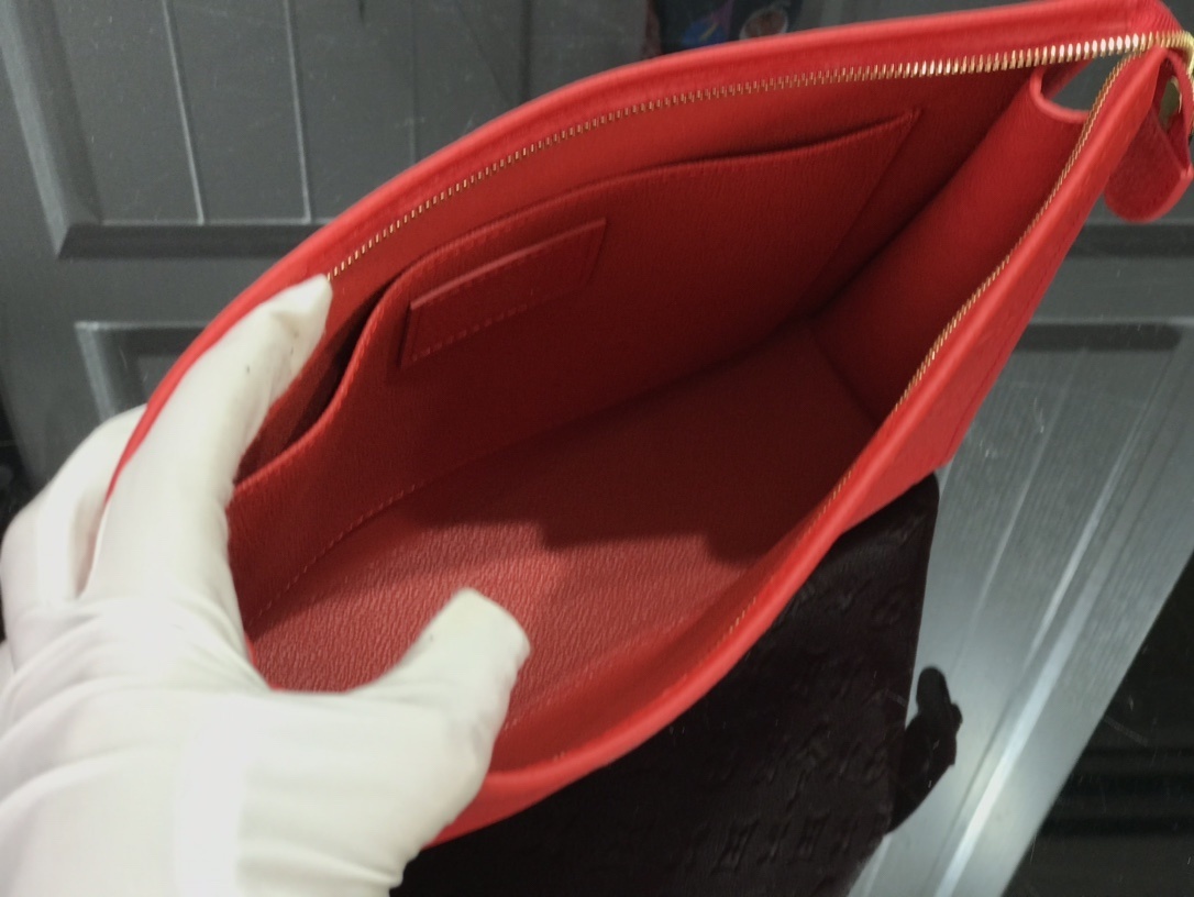 LV POCHETTE TOILETTE 26 M41058