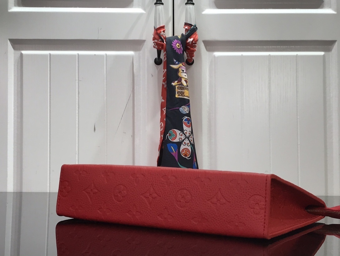 LV POCHETTE TOILETTE 26 M41058