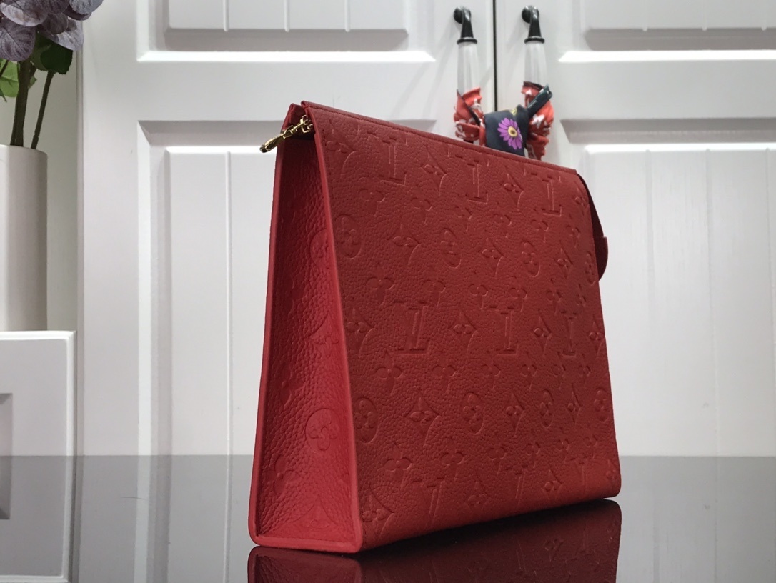 LV POCHETTE TOILETTE 26 M41058