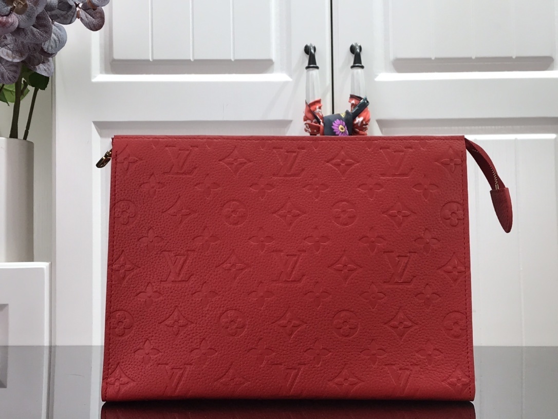 LV POCHETTE TOILETTE 26 M41058