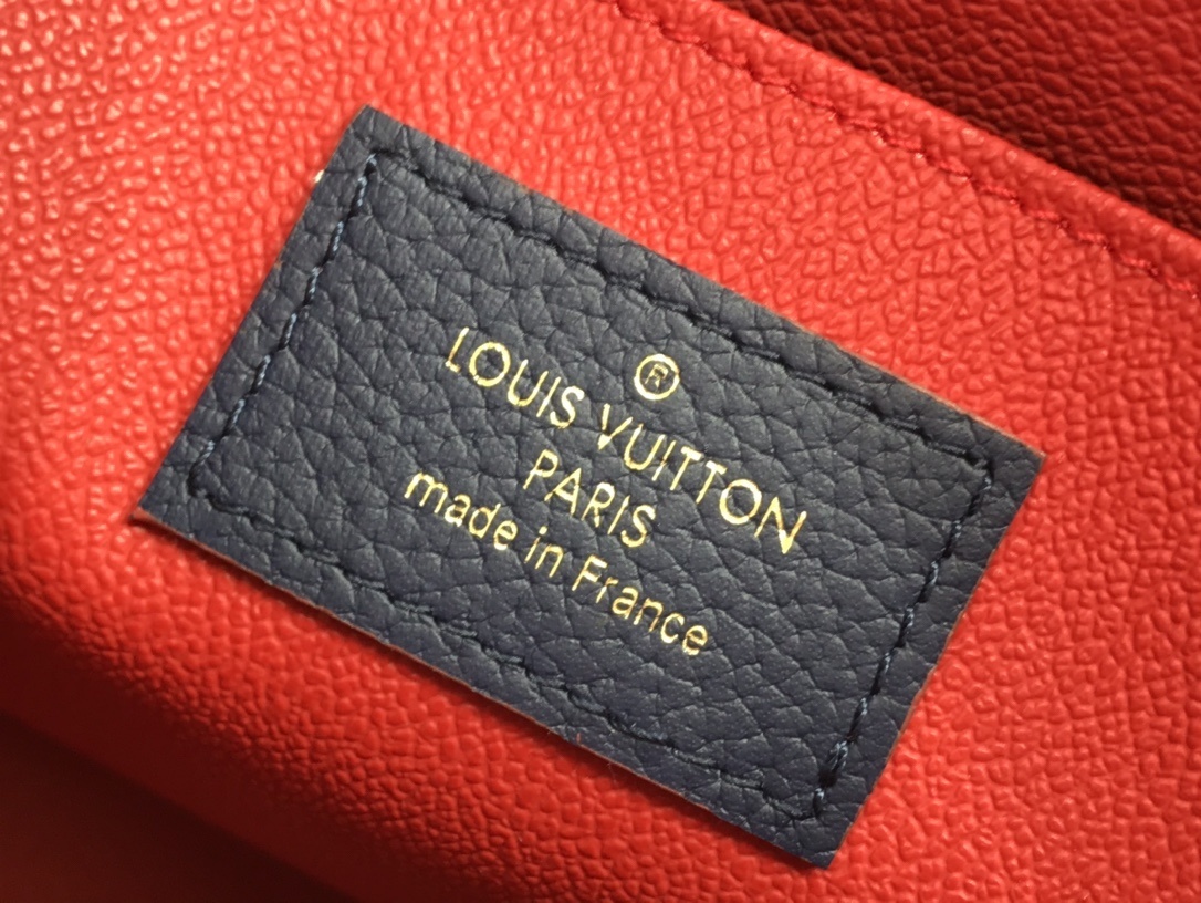 LV POCHETTE TOILETTE 26 M41058