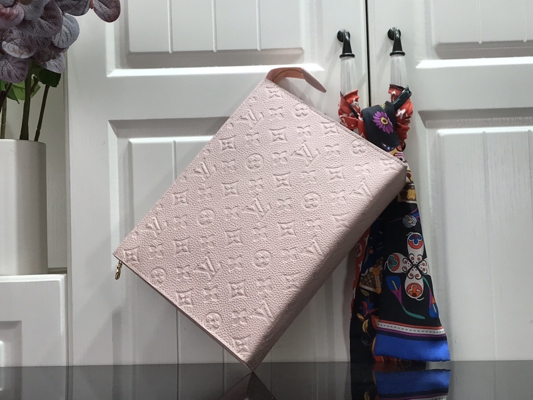 LV POCHETTE TOILETTE 26 M41058