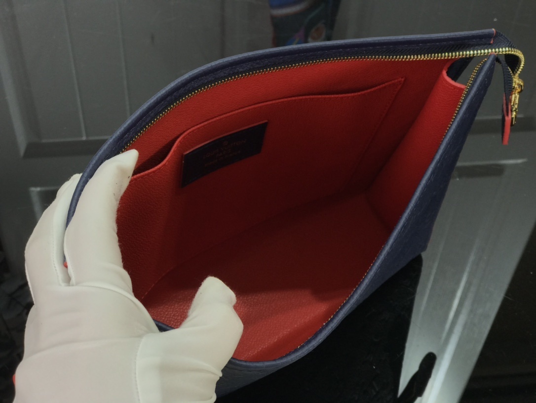 LV POCHETTE TOILETTE 26 M41058