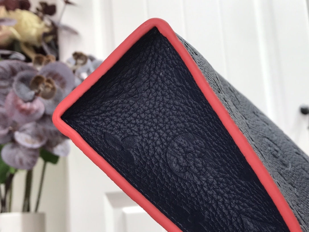 LV POCHETTE TOILETTE 26 M41058