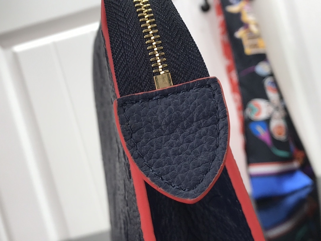 LV POCHETTE TOILETTE 26 M41058