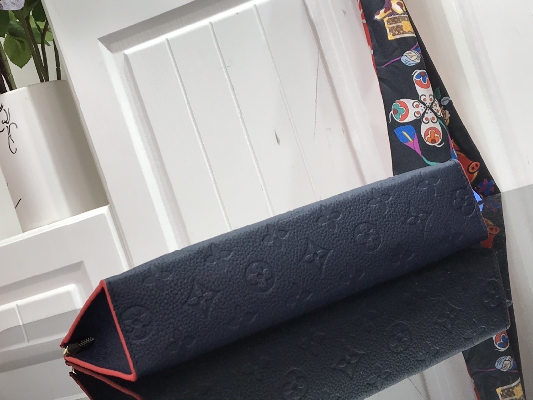 LV POCHETTE TOILETTE 26 M41058