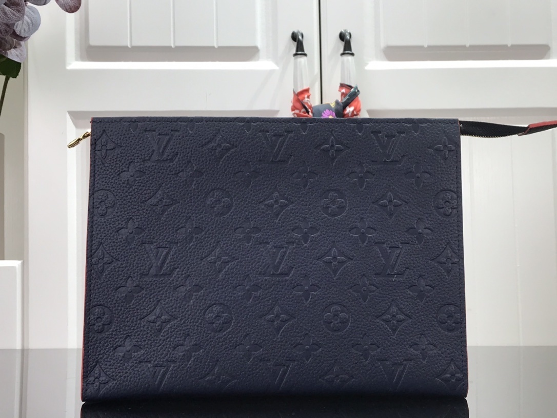 LV POCHETTE TOILETTE 26 M41058
