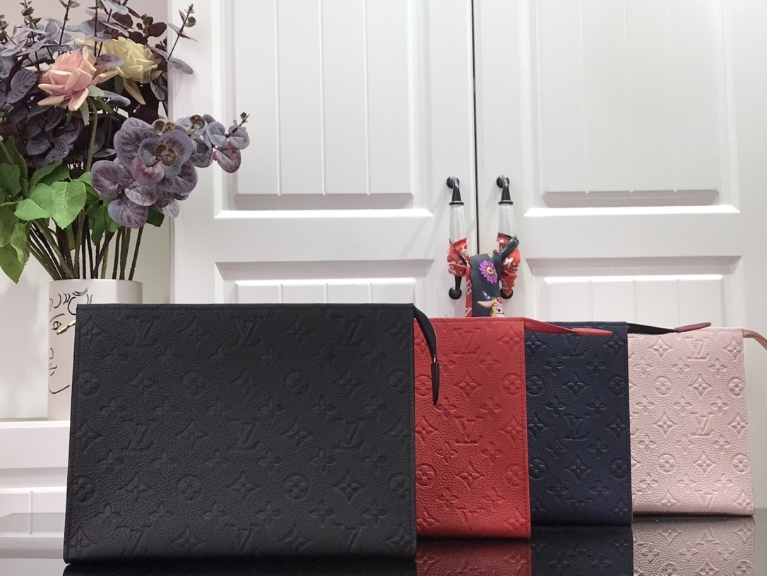 LV POCHETTE TOILETTE 26 M41058