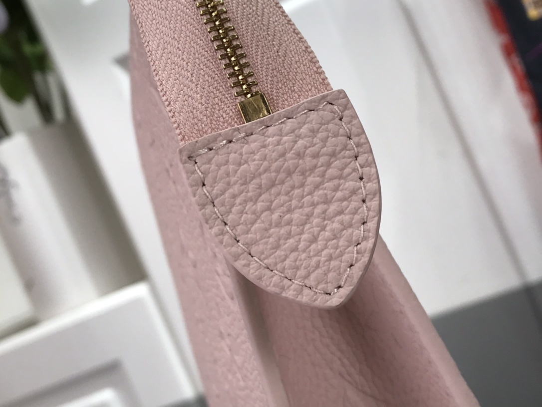 LV POCHETTE TOILETTE 26 M41058