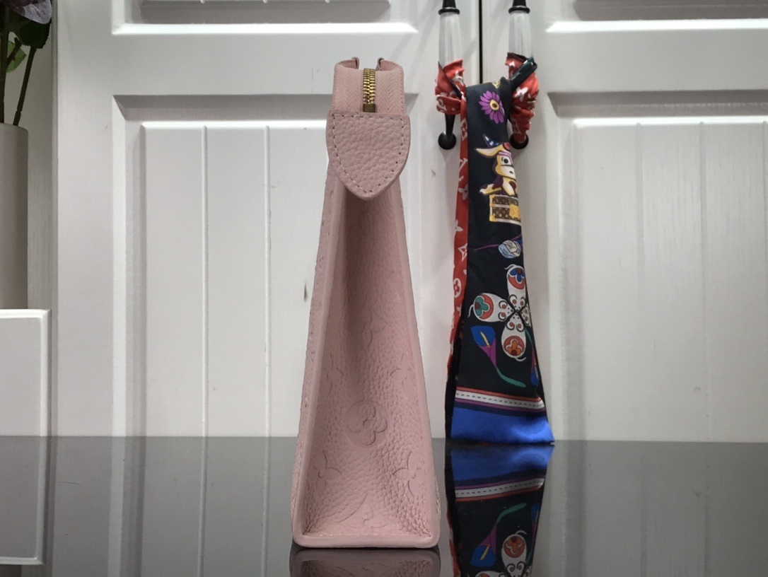 LV POCHETTE TOILETTE 26 M41058