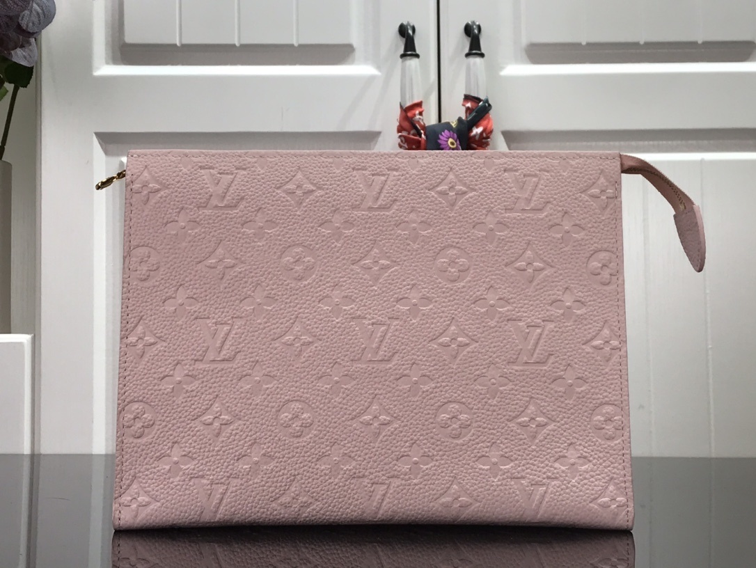 LV POCHETTE TOILETTE 26 M41058