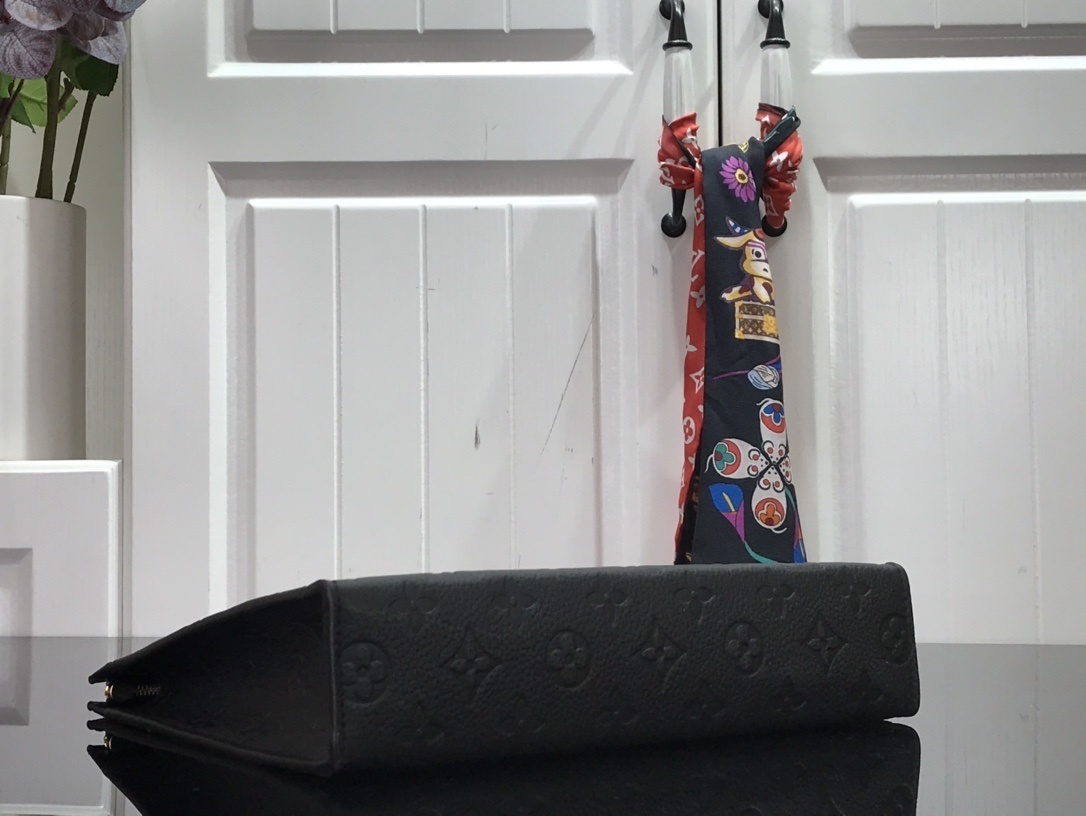 LV POCHETTE TOILETTE 26 M41058