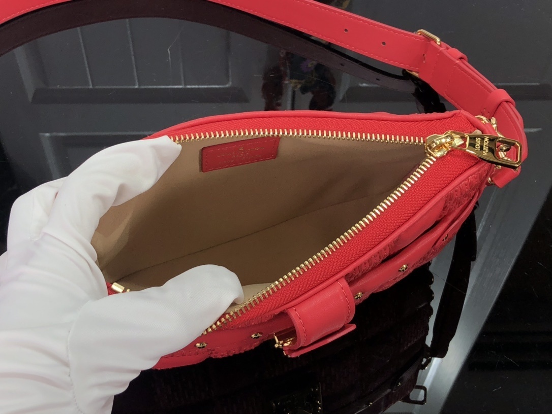 LV POCHETTE TROCA M59046