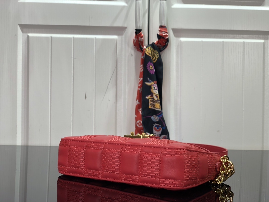 LV POCHETTE TROCA M59046