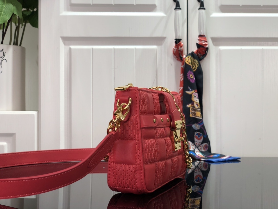 LV POCHETTE TROCA M59046