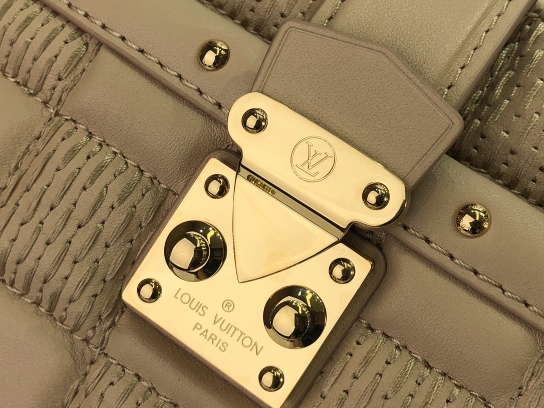 LV POCHETTE TROCA M59046