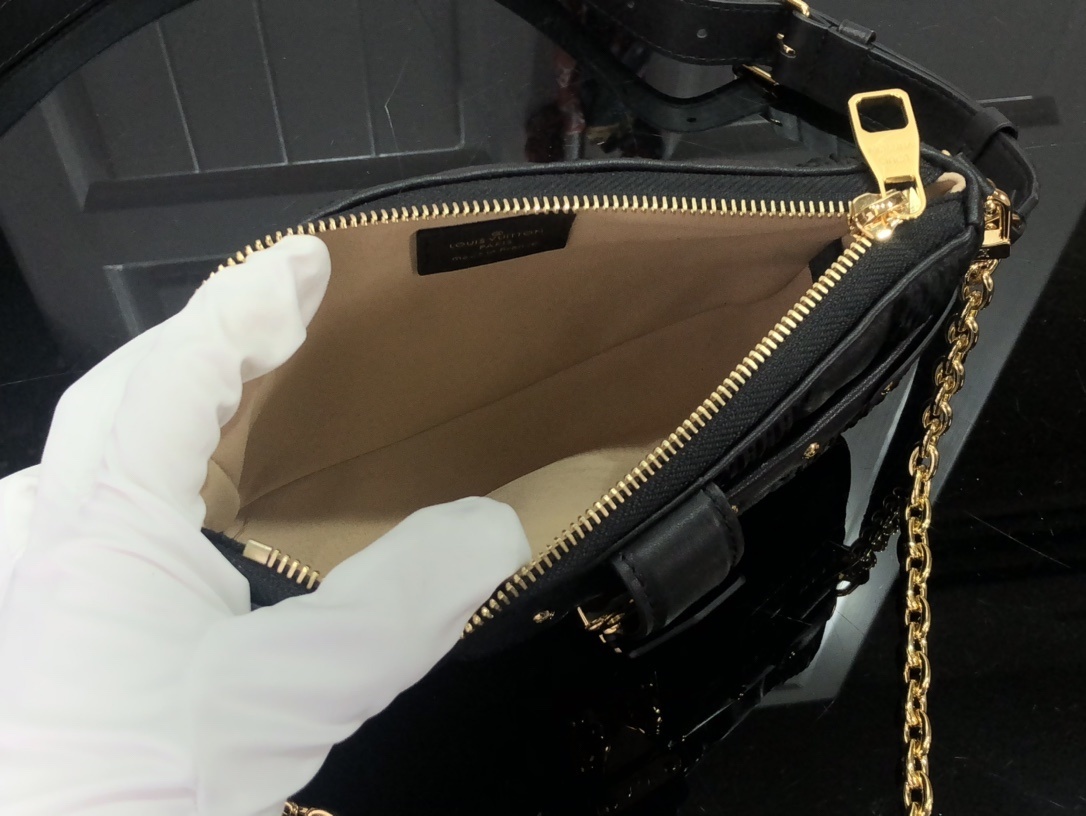 LV POCHETTE TROCA M59046