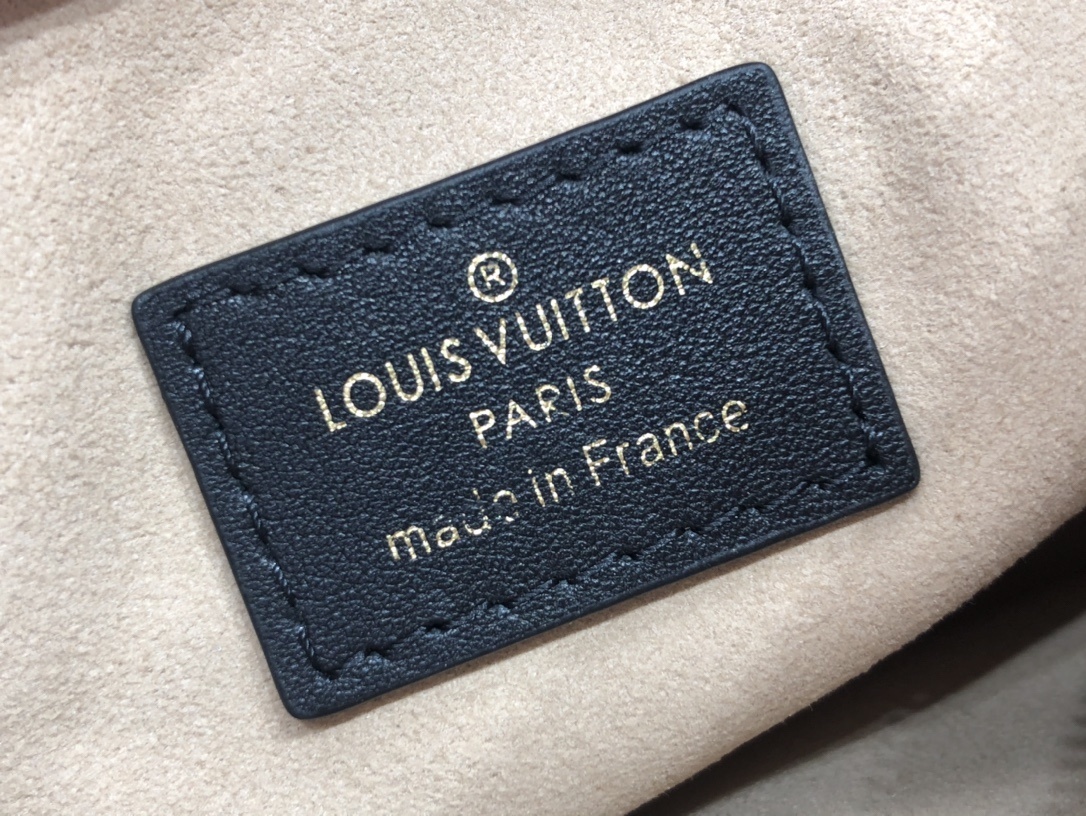 LV POCHETTE TROCA M59046