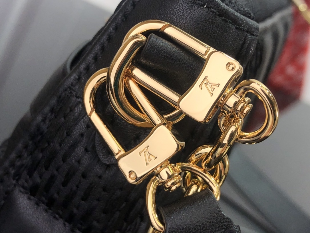 LV POCHETTE TROCA M59046