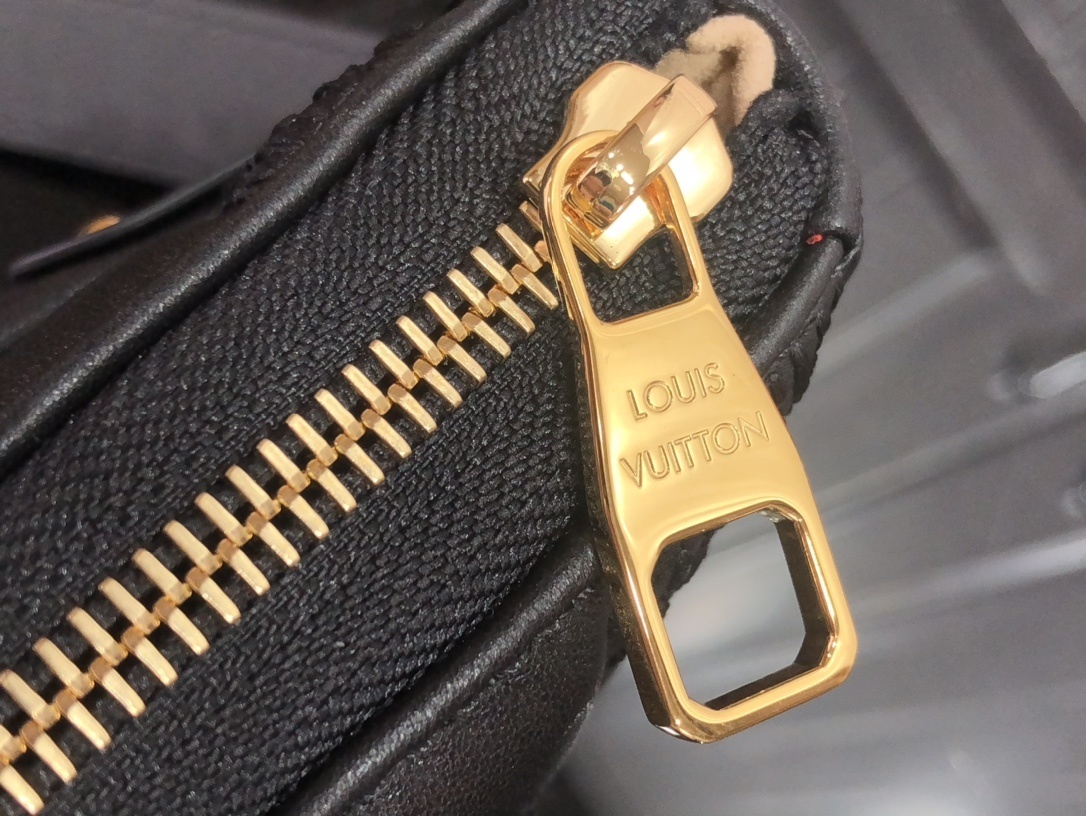 LV POCHETTE TROCA M59046