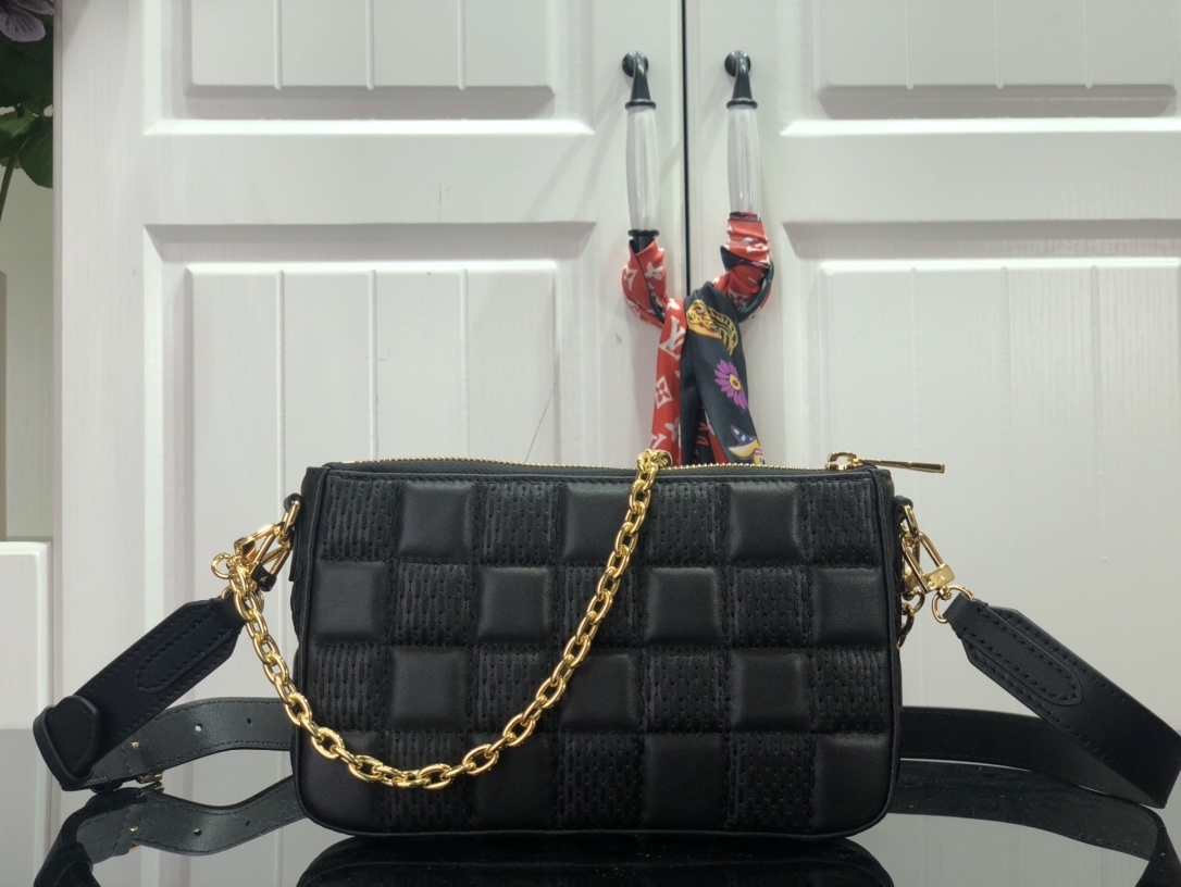 LV POCHETTE TROCA M59046