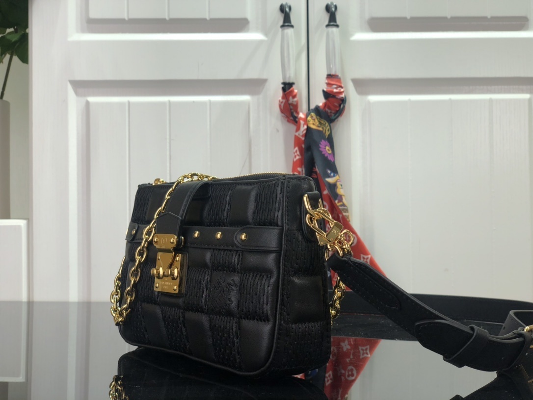 LV POCHETTE TROCA M59046