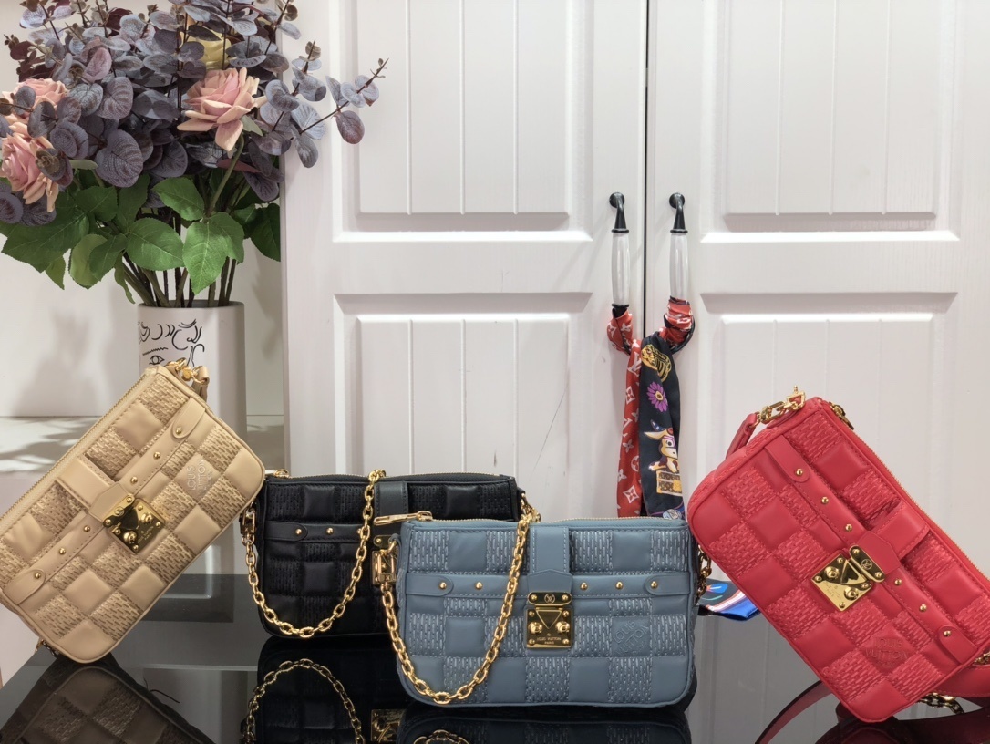 LV POCHETTE TROCA M59046