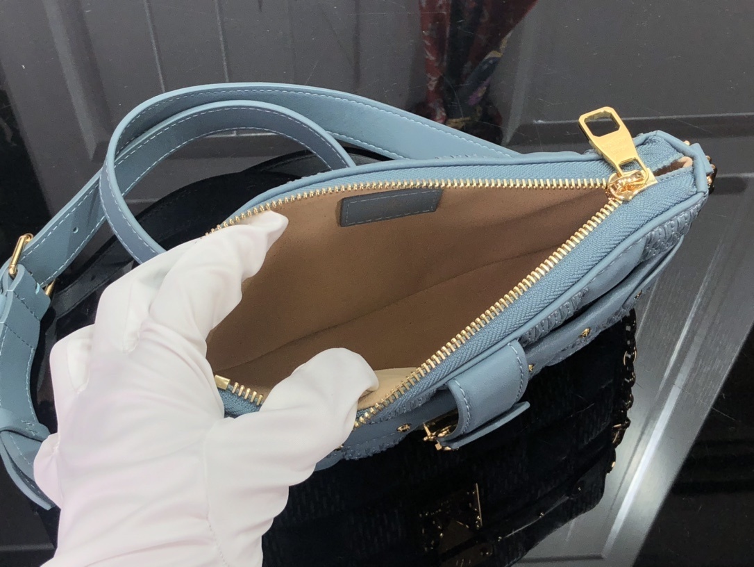 LV POCHETTE TROCA M59046