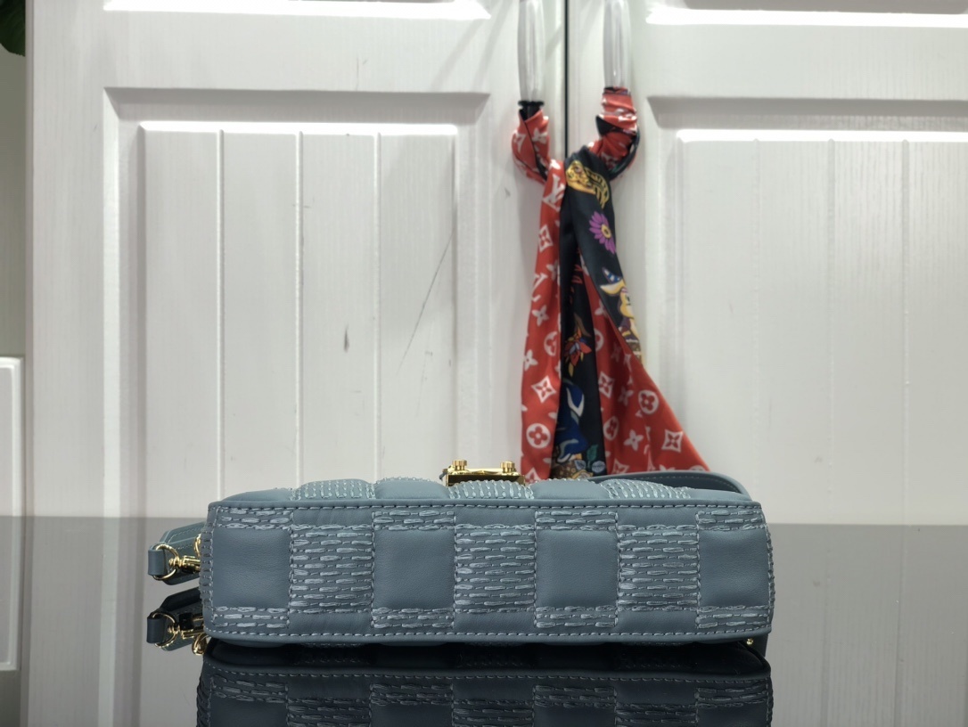 LV POCHETTE TROCA M59046