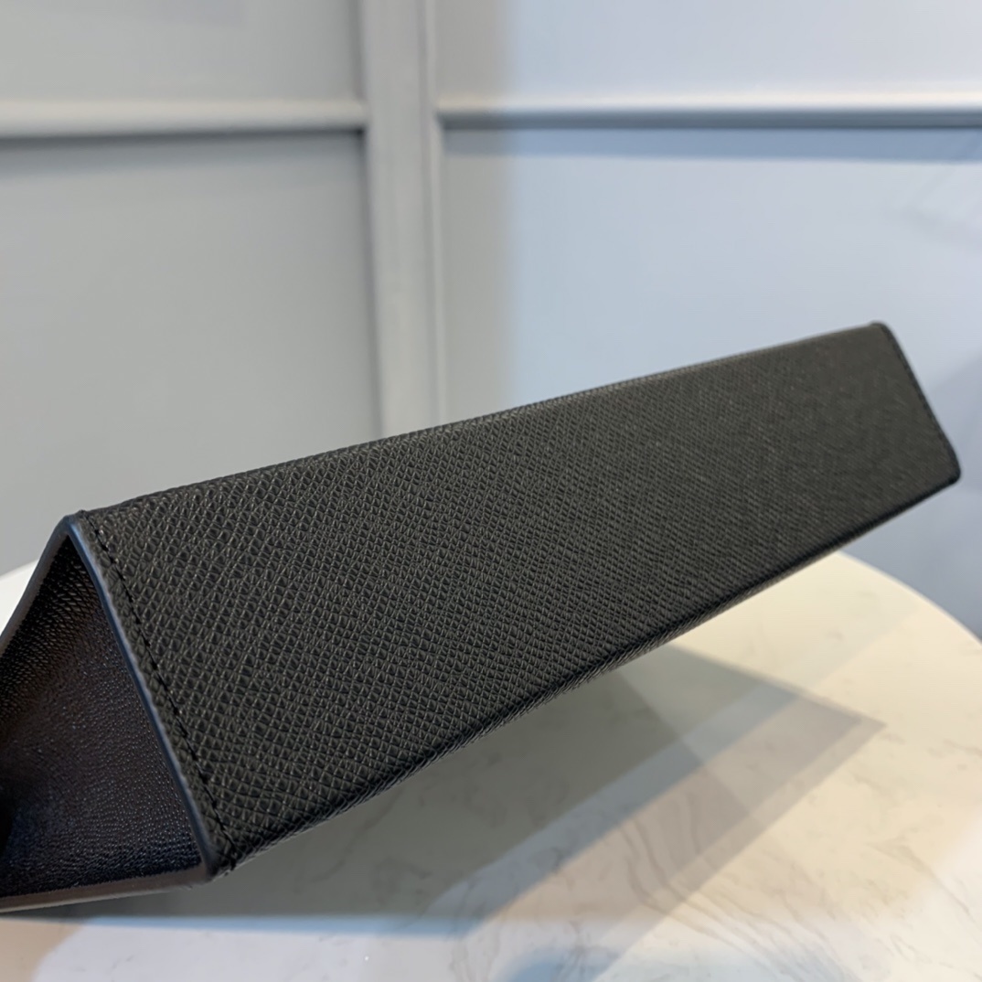 LV POCHETTE VOYAGE M30450 