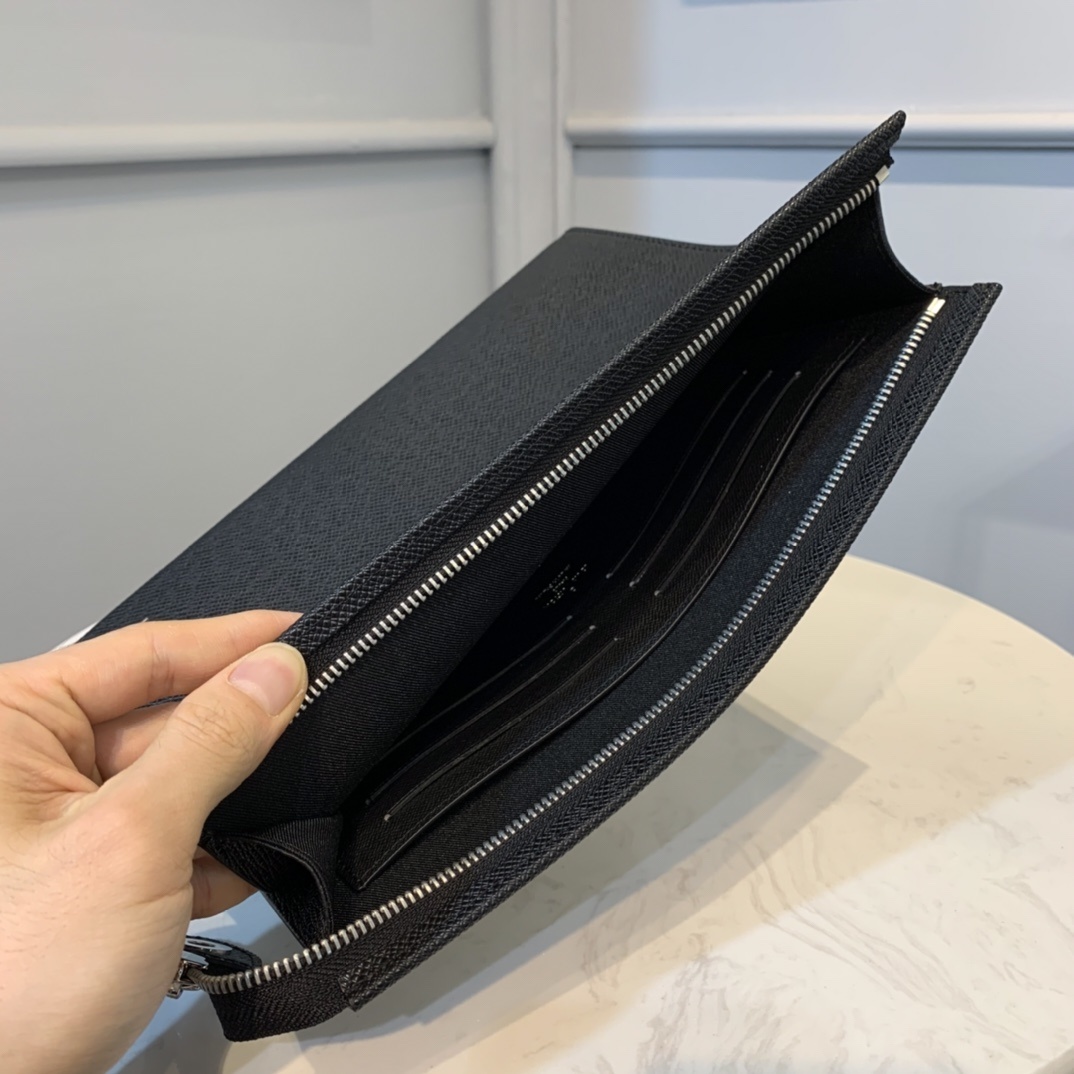 LV POCHETTE VOYAGE M30450 