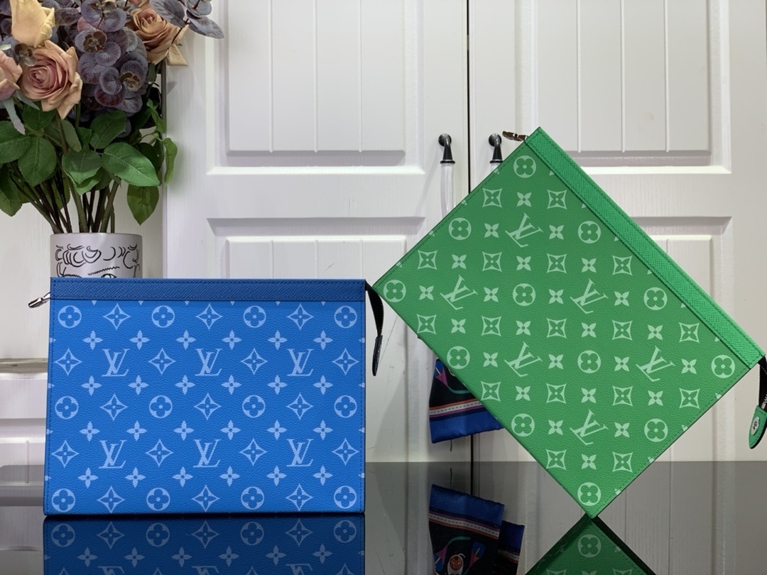 LV POCHETTE VOYAGE m61692