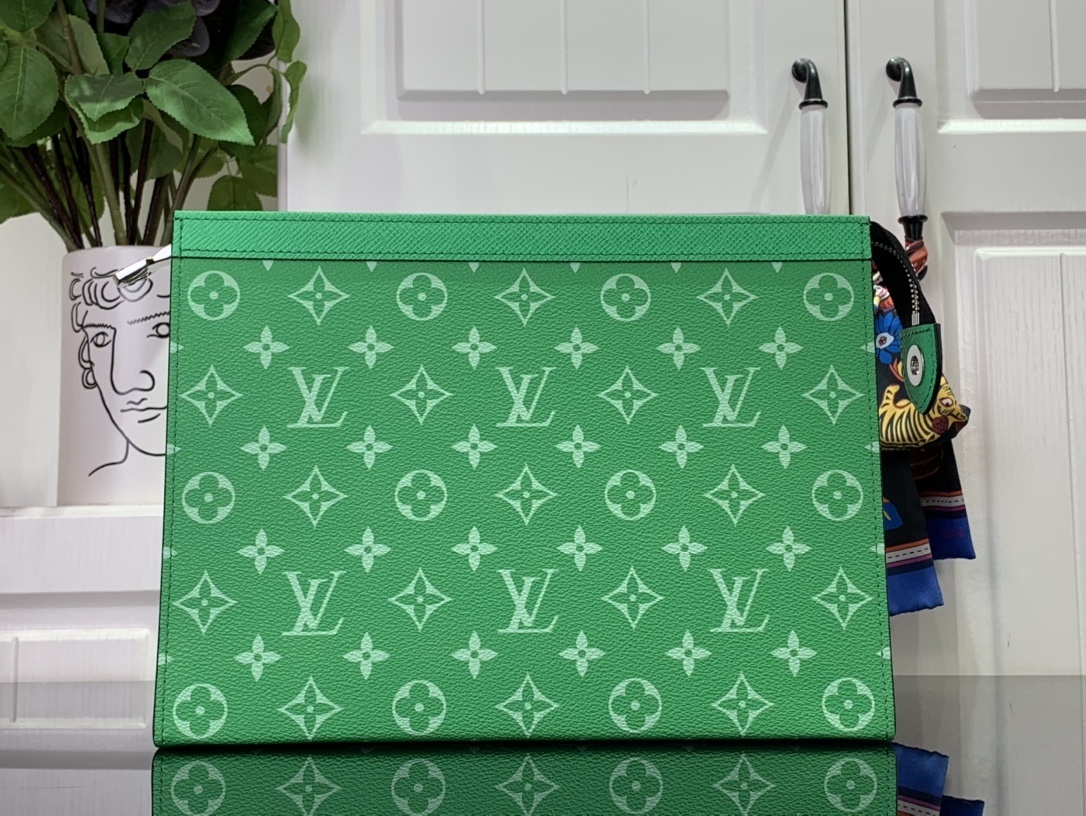 LV POCHETTE VOYAGE m61692