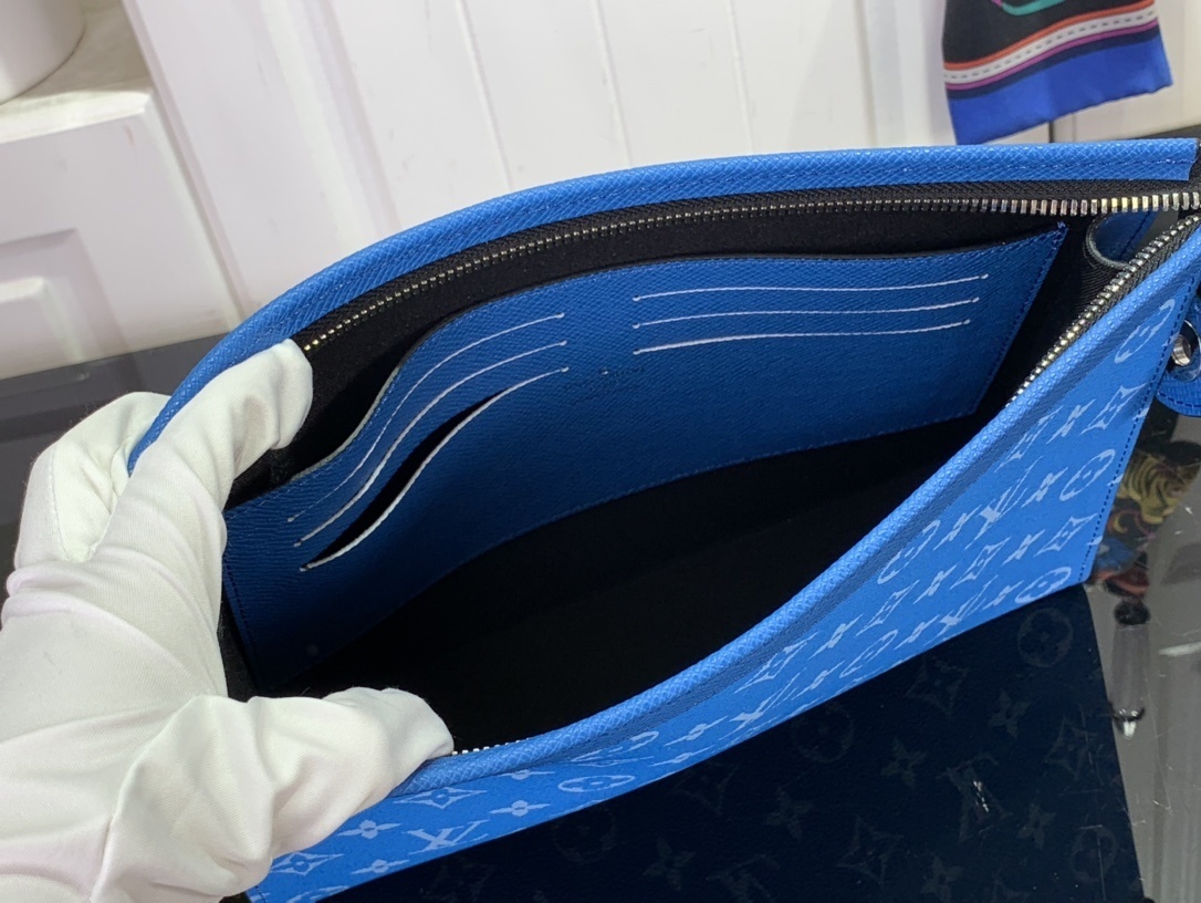 LV POCHETTE VOYAGE m61692