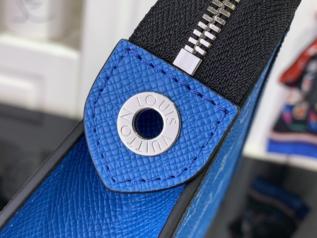 LV POCHETTE VOYAGE m61692