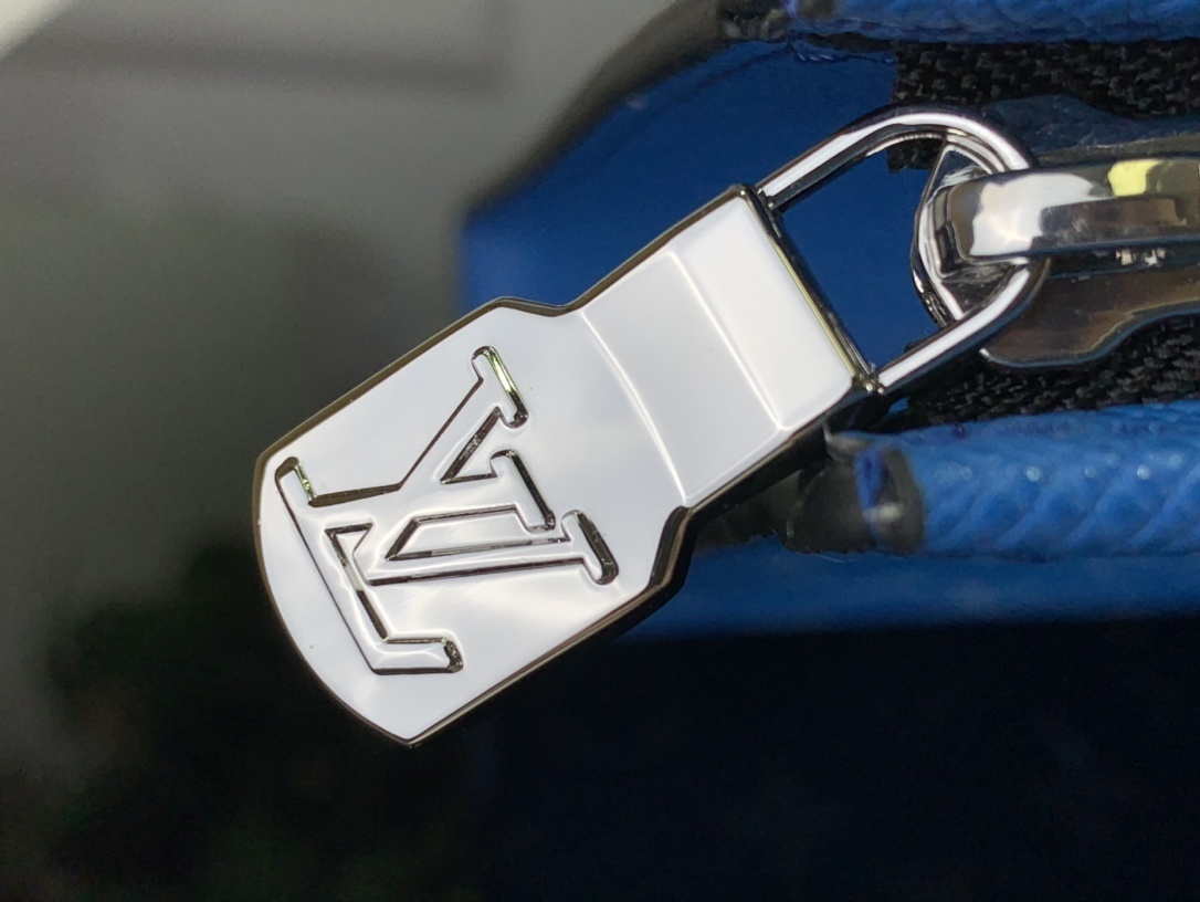 LV POCHETTE VOYAGE m61692