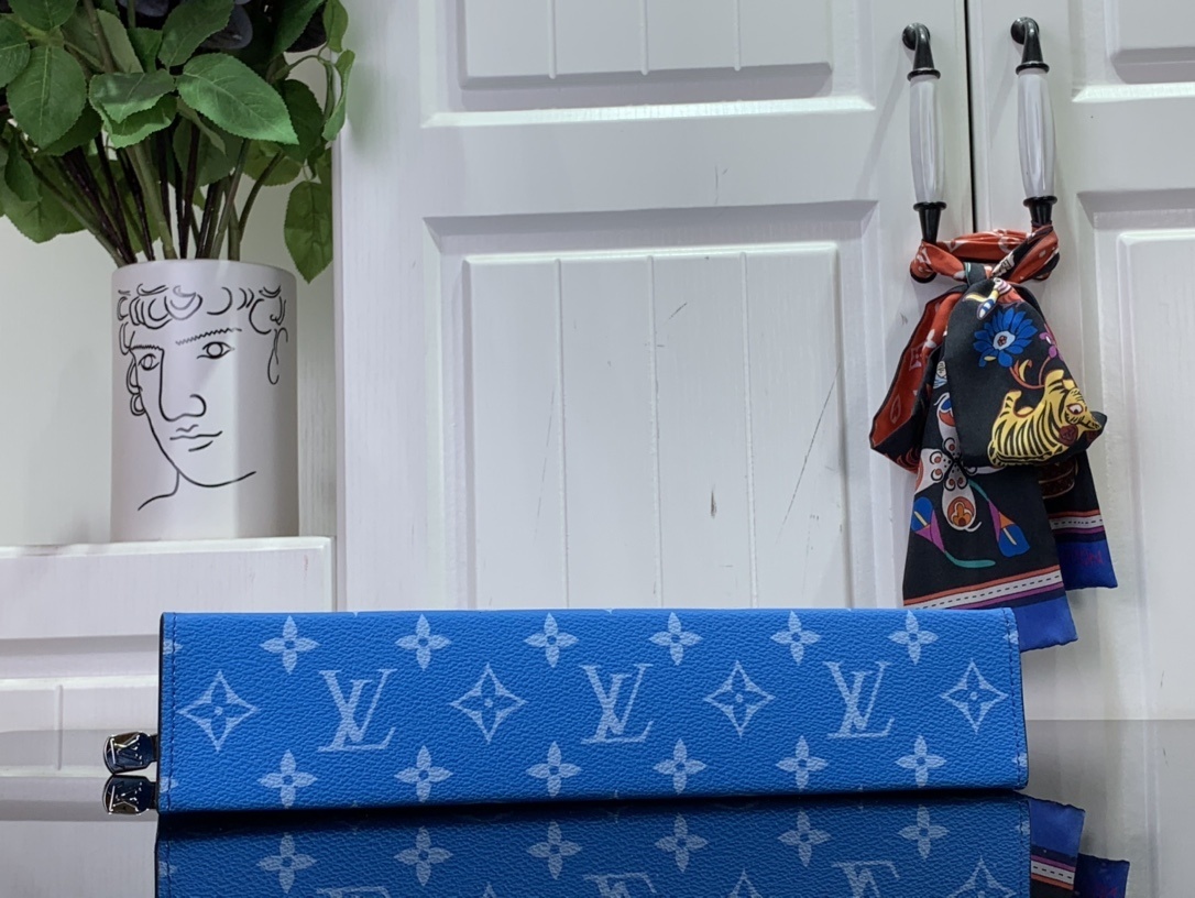 LV POCHETTE VOYAGE m61692