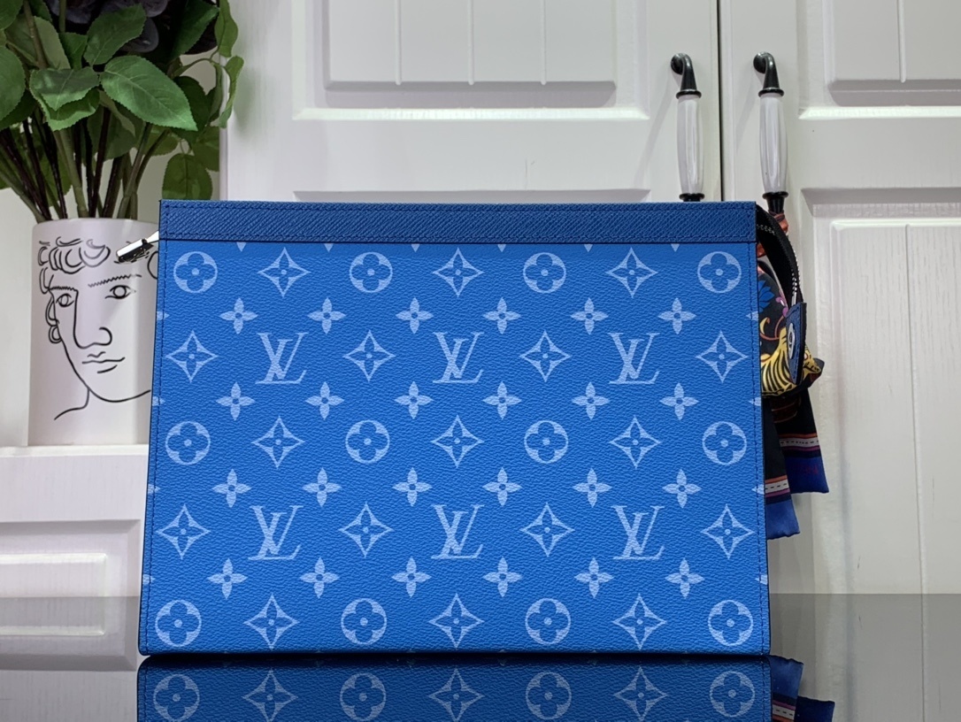 LV POCHETTE VOYAGE m61692