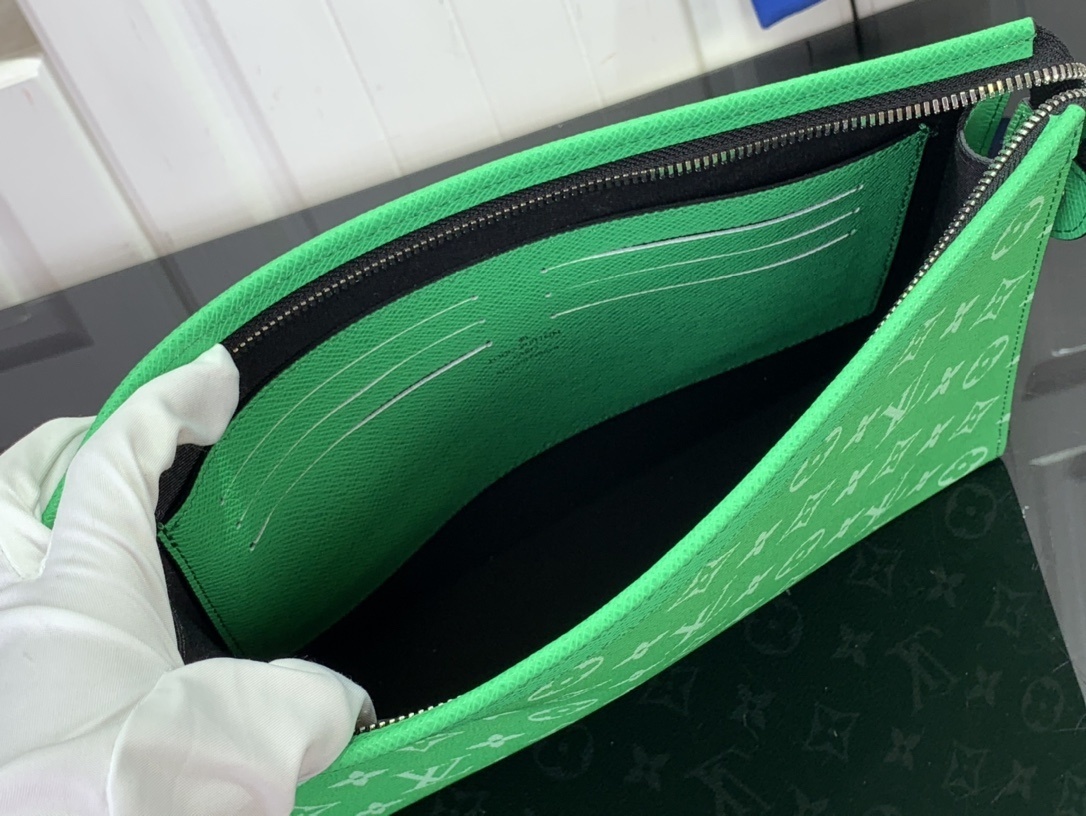 LV POCHETTE VOYAGE m61692