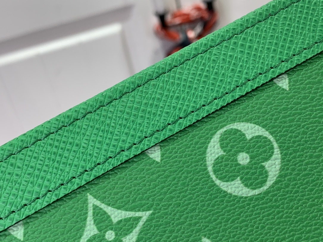 LV POCHETTE VOYAGE m61692