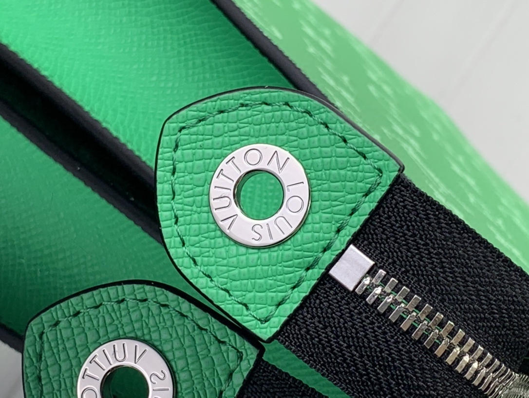 LV POCHETTE VOYAGE m61692