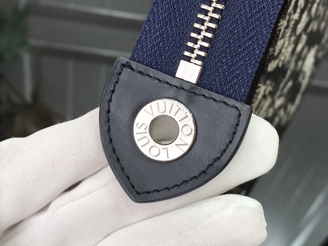 LV POCHETTE VOYAGE M80034 