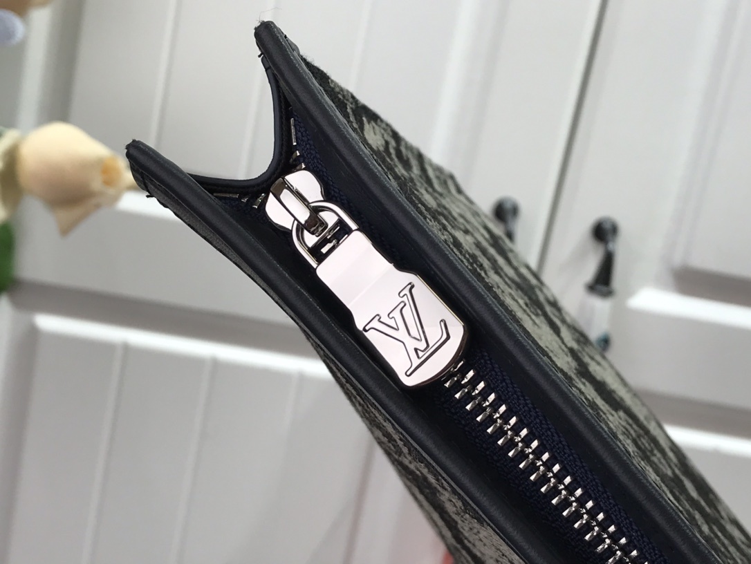 LV POCHETTE VOYAGE M80034 