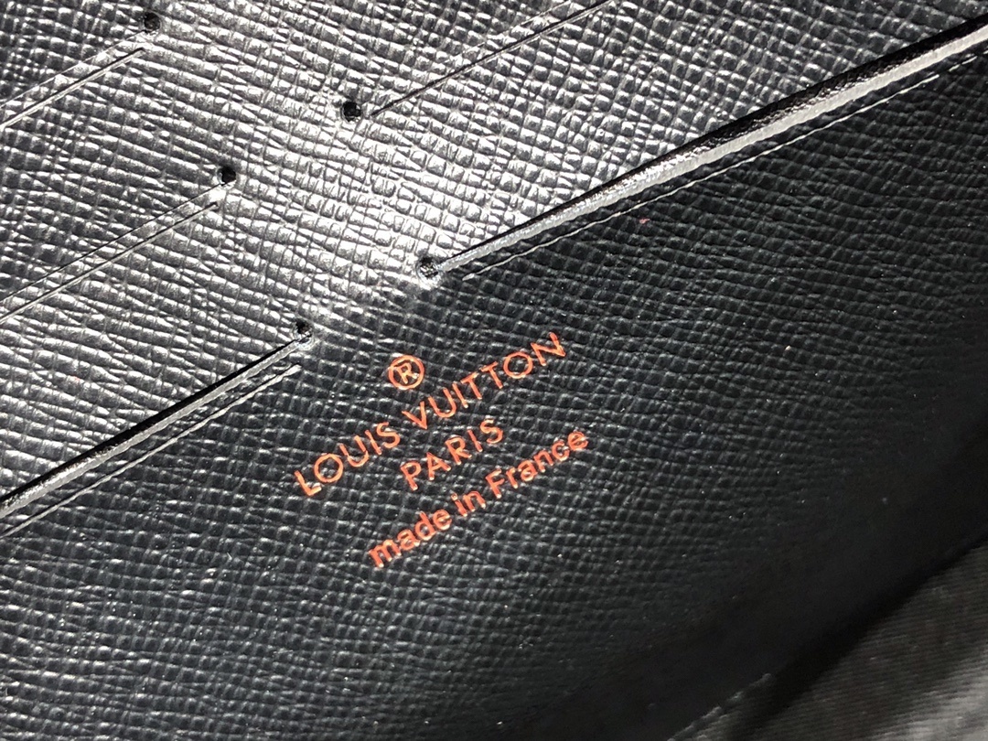 LV POCHETTE VOYAGE M80792 